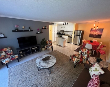 1009 Green Pine Boulevard - Photo Thumbnail 5