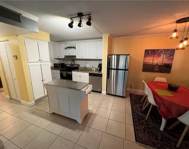 1009 Green Pine Boulevard - Photo Thumbnail 12