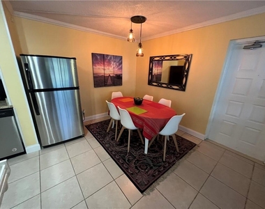 1009 Green Pine Boulevard - Photo Thumbnail 10