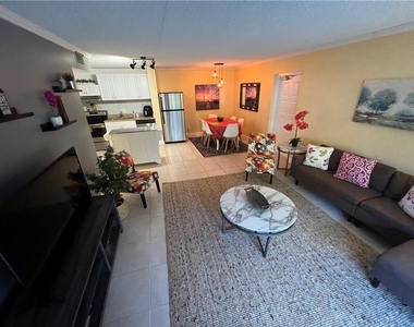 1009 Green Pine Boulevard - Photo Thumbnail 7