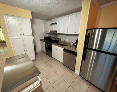1009 Green Pine Boulevard - Photo Thumbnail 8