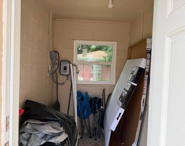 1127 Avenue E - Photo Thumbnail 11