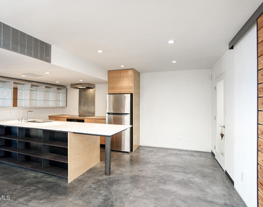 3261 E Camelback Road - Photo Thumbnail 10