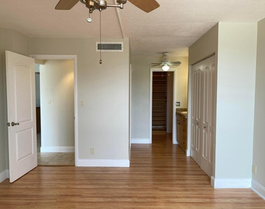 4 Royal Palm Way - Photo Thumbnail 10