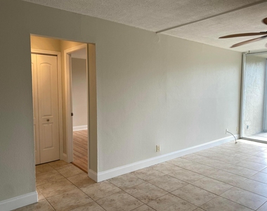 4 Royal Palm Way - Photo Thumbnail 9