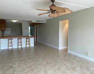 4 Royal Palm Way - Photo Thumbnail 8