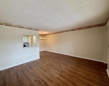 32 Kingswood B - Photo Thumbnail 2