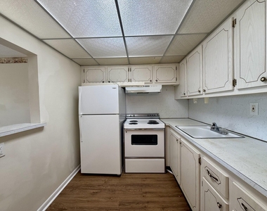 32 Kingswood B - Photo Thumbnail 3