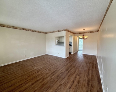 32 Kingswood B - Photo Thumbnail 1