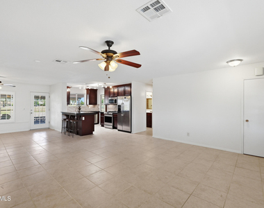 10747 W Hope Drive - Photo Thumbnail 3