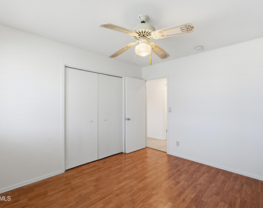 10747 W Hope Drive - Photo Thumbnail 18
