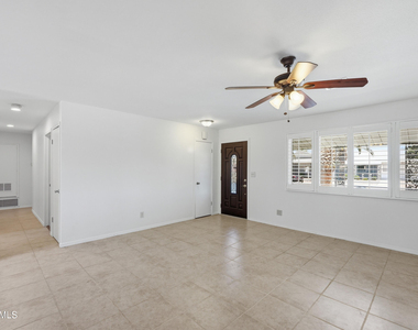 10747 W Hope Drive - Photo Thumbnail 4