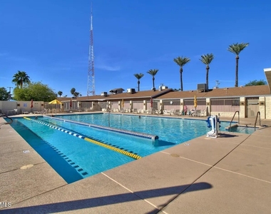 10747 W Hope Drive - Photo Thumbnail 30