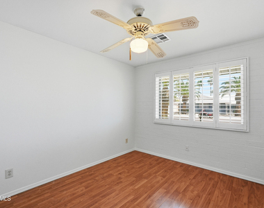10747 W Hope Drive - Photo Thumbnail 17