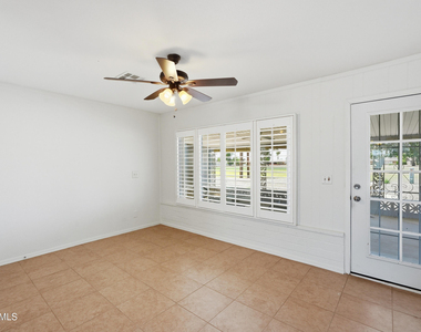 10747 W Hope Drive - Photo Thumbnail 9
