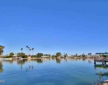 10747 W Hope Drive - Photo Thumbnail 28