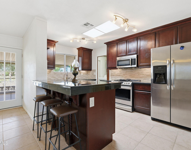 10747 W Hope Drive - Photo Thumbnail 6