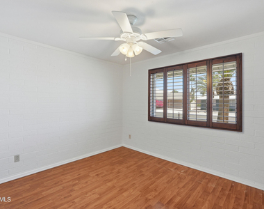 10747 W Hope Drive - Photo Thumbnail 15