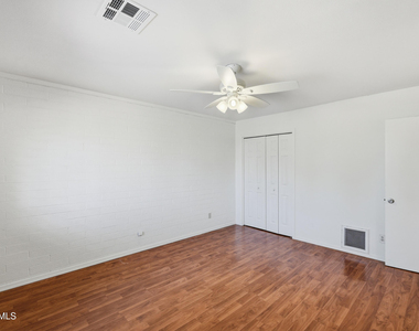 10747 W Hope Drive - Photo Thumbnail 13