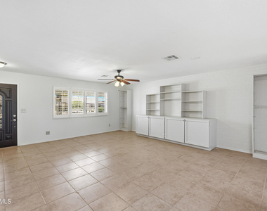10747 W Hope Drive - Photo Thumbnail 5