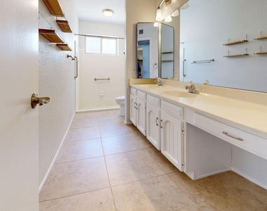 2534 S Grandview Avenue - Photo Thumbnail 23