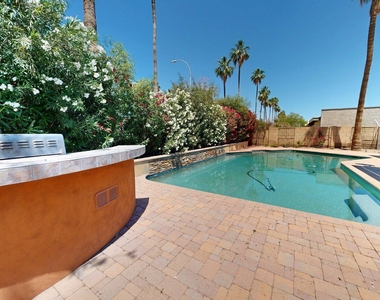 2534 S Grandview Avenue - Photo Thumbnail 2