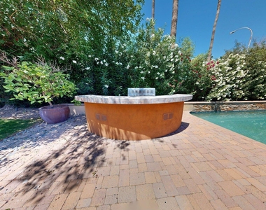 2534 S Grandview Avenue - Photo Thumbnail 3