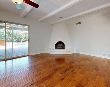 2534 S Grandview Avenue - Photo Thumbnail 10