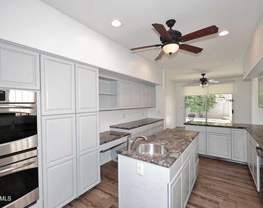 6006 N 5th Place - Photo Thumbnail 11
