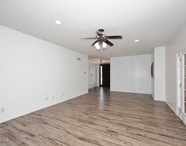 6006 N 5th Place - Photo Thumbnail 7