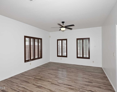 6006 N 5th Place - Photo Thumbnail 9