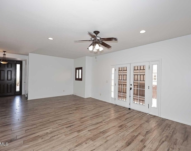 6006 N 5th Place - Photo Thumbnail 6