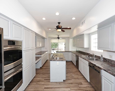 6006 N 5th Place - Photo Thumbnail 10