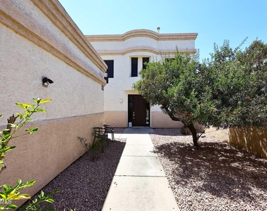 6006 N 5th Place - Photo Thumbnail 2