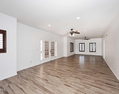 6006 N 5th Place - Photo Thumbnail 5