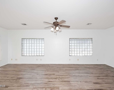 6006 N 5th Place - Photo Thumbnail 22