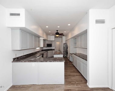 6006 N 5th Place - Photo Thumbnail 13