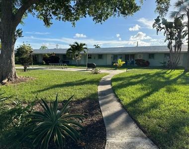 3801 Ne 22nd Terrace - Photo Thumbnail 3