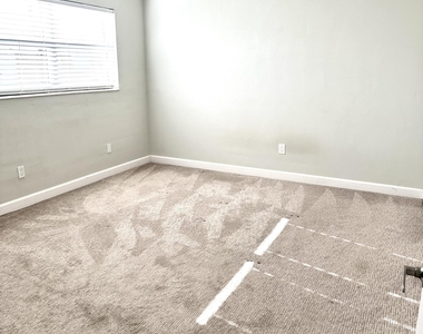 3801 Ne 22nd Terrace - Photo Thumbnail 9