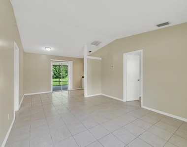205 Sw Voltair Terrace - Photo Thumbnail 8