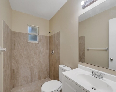 205 Sw Voltair Terrace - Photo Thumbnail 4