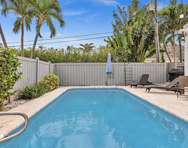746 Ne 16th Terrace - Photo Thumbnail 1