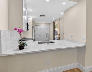 7484 La Paz Boulevard - Photo Thumbnail 20
