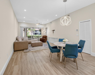 7484 La Paz Boulevard - Photo Thumbnail 11