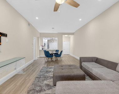 7484 La Paz Boulevard - Photo Thumbnail 9
