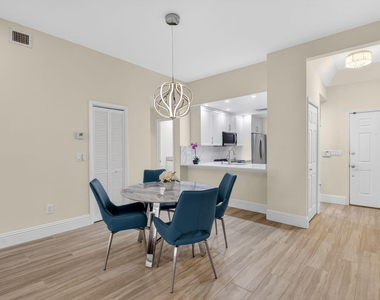 7484 La Paz Boulevard - Photo Thumbnail 13