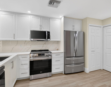 7484 La Paz Boulevard - Photo Thumbnail 15