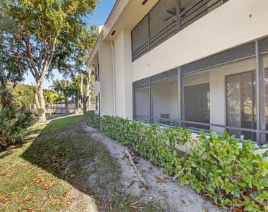 7484 La Paz Boulevard - Photo Thumbnail 32