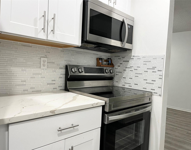 4135 Nw 88th Avenue - Photo Thumbnail 2