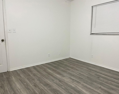 4135 Nw 88th Avenue - Photo Thumbnail 6